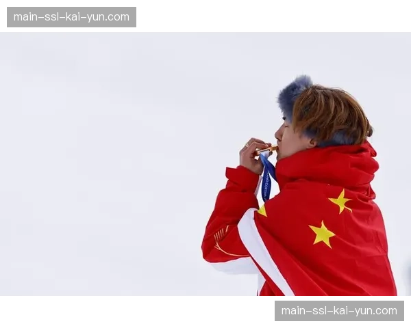 苏翊鸣单板滑雪男子坡面障碍技巧决赛第二滑79.90分，暂列第一