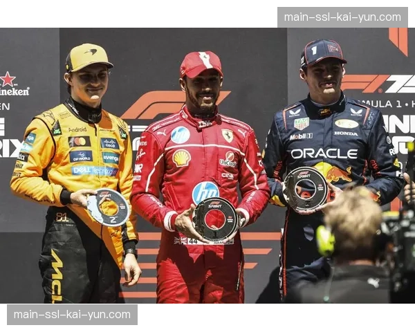 维斯塔潘统治中国大奖赛夺冠，勒克莱尔亚军，周冠宇因赛车故障退赛